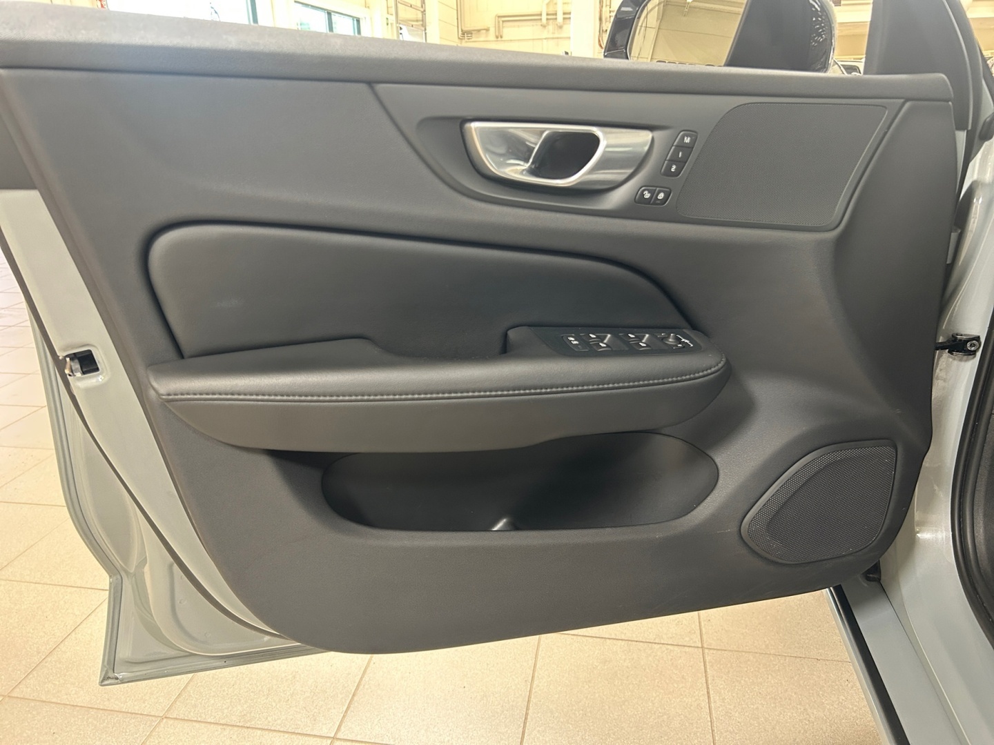 VOLVO V60 2024