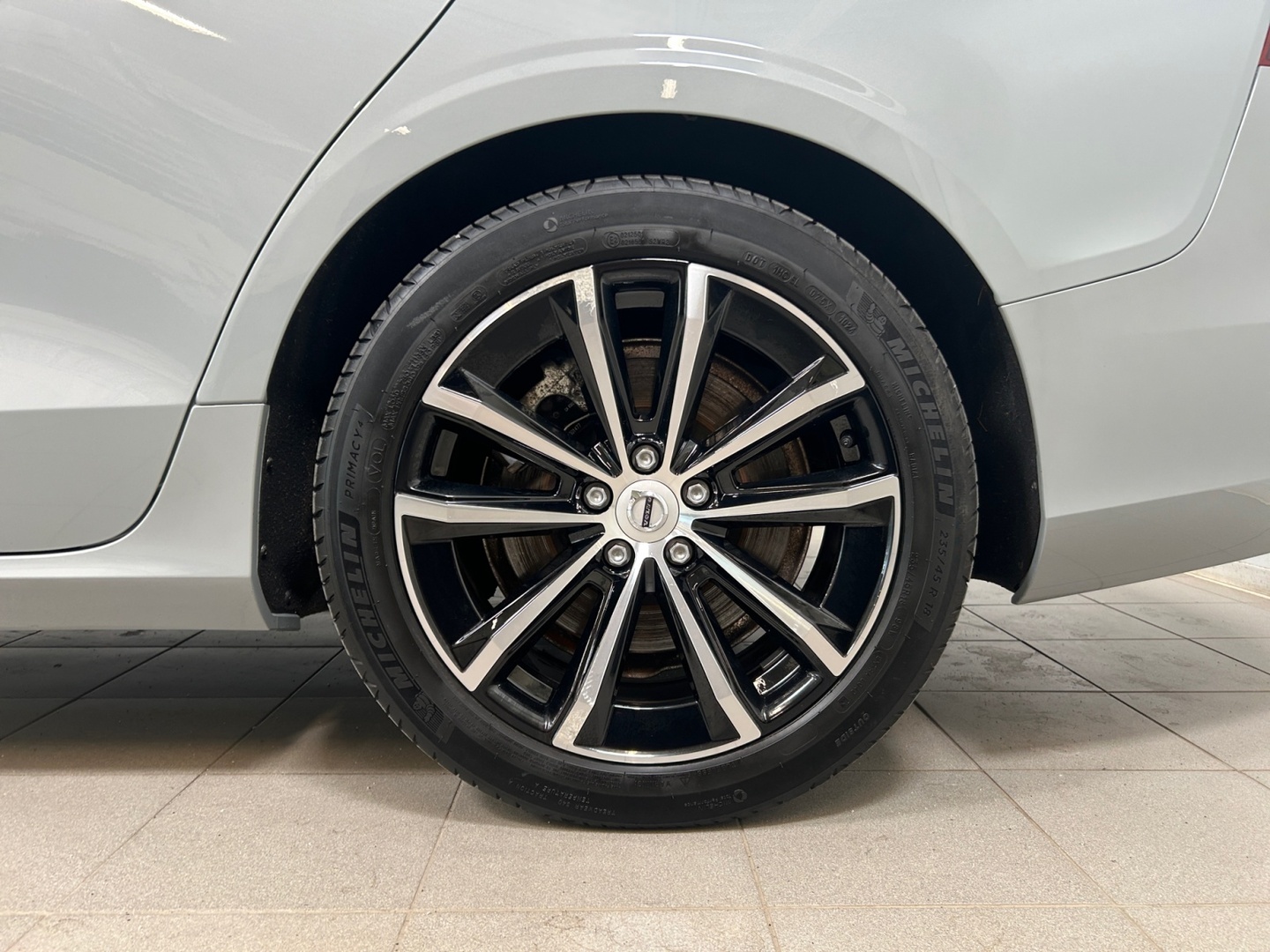 VOLVO V60 2024