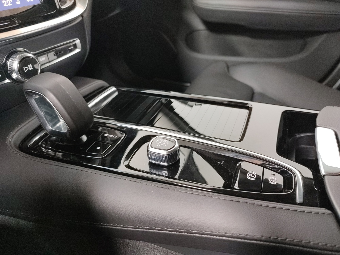VOLVO V60 2024