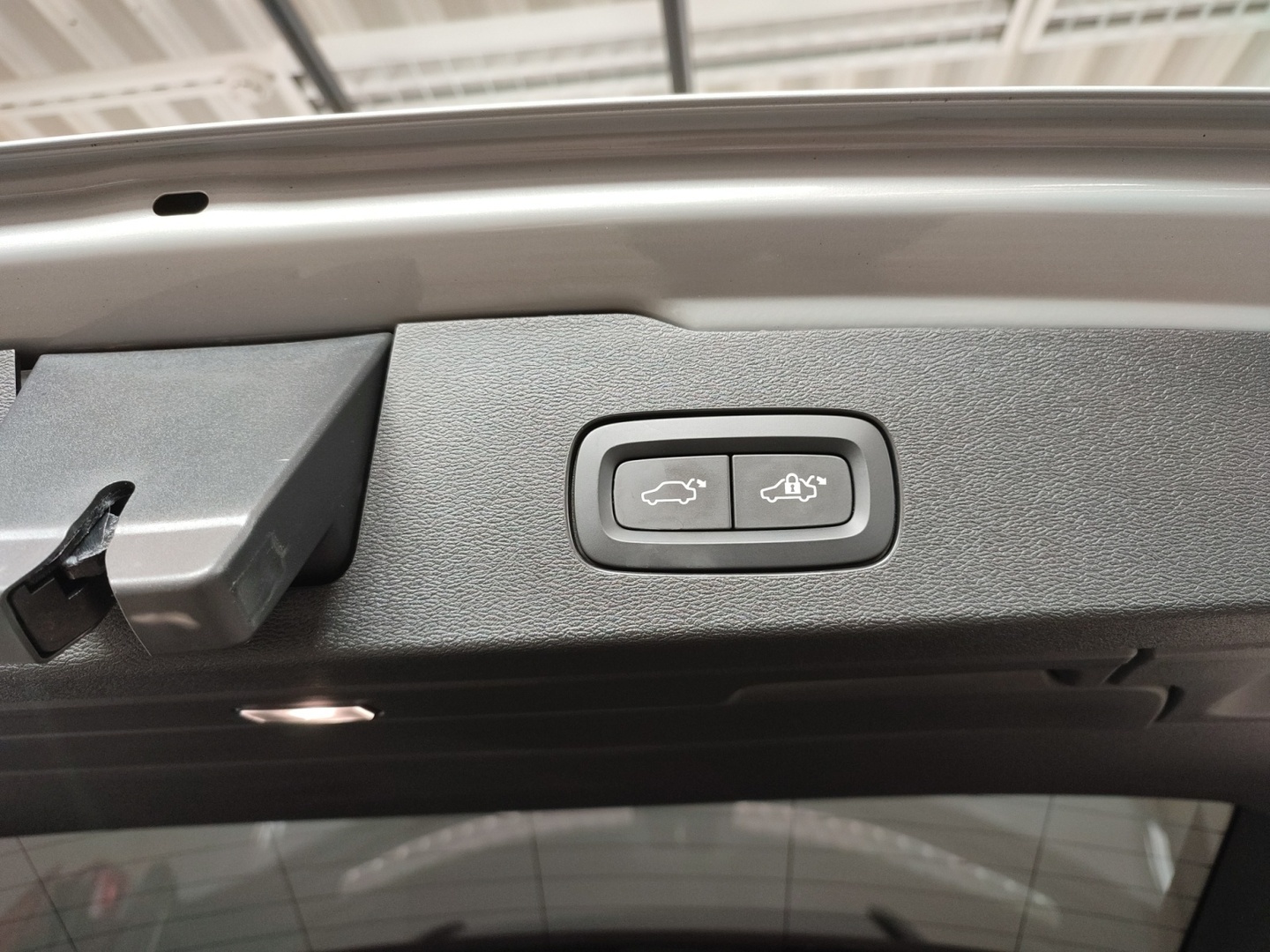 VOLVO V60 2024