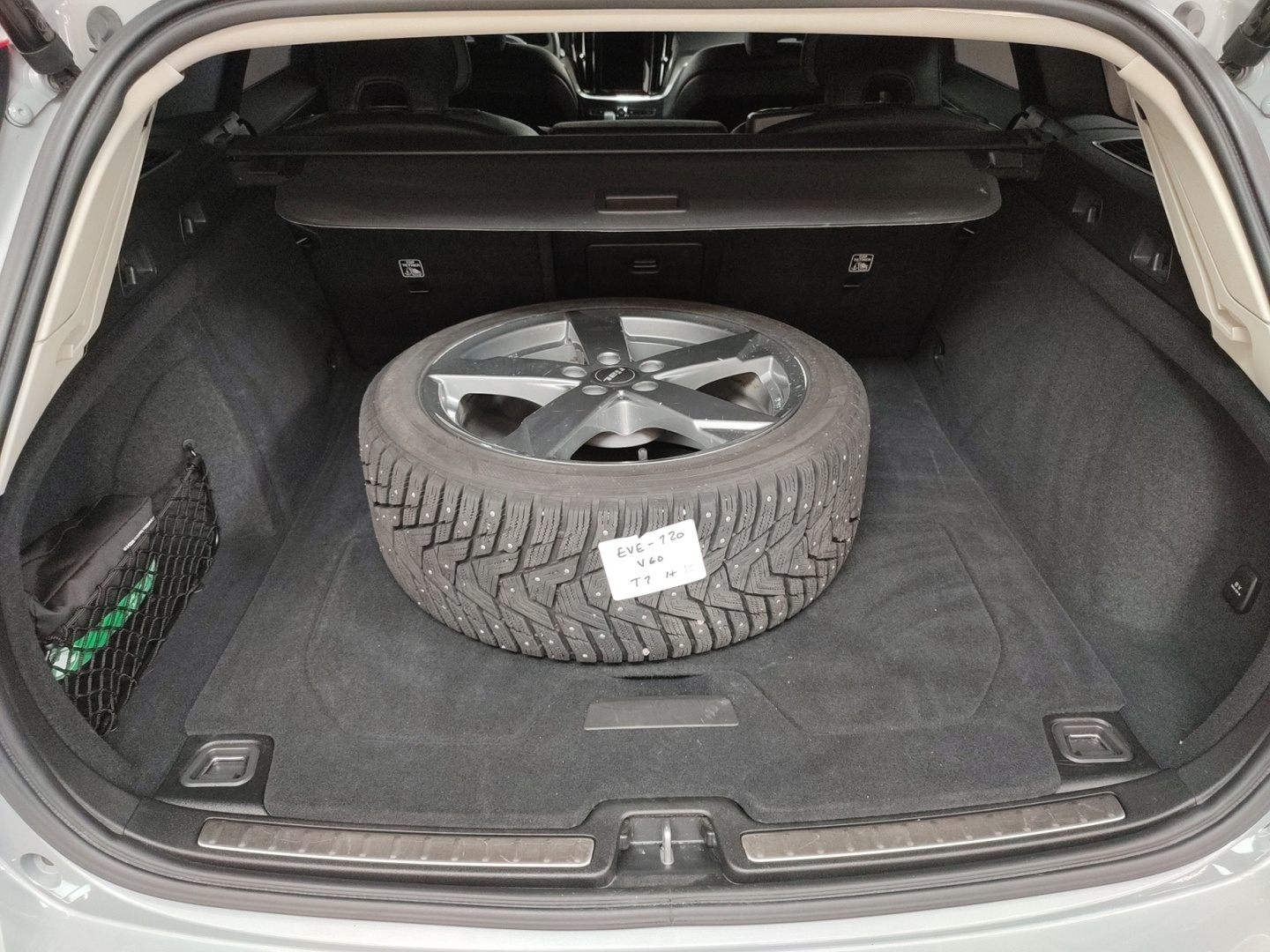 VOLVO V60 2024