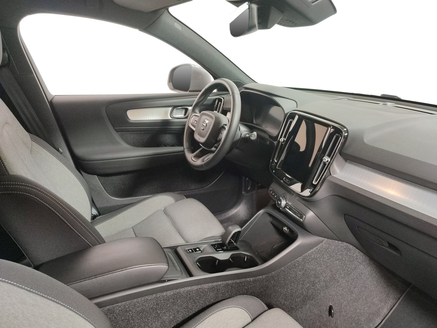 VOLVO XC40 2025