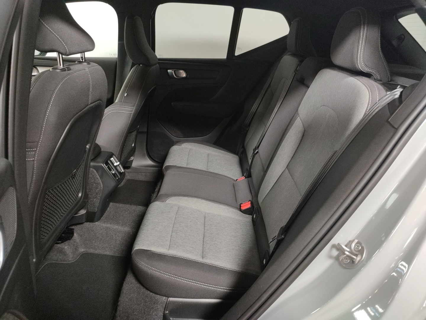 VOLVO XC40 2025