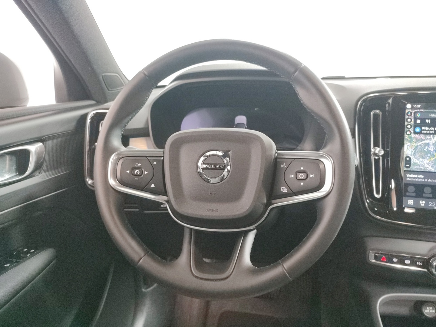 VOLVO XC40 2025