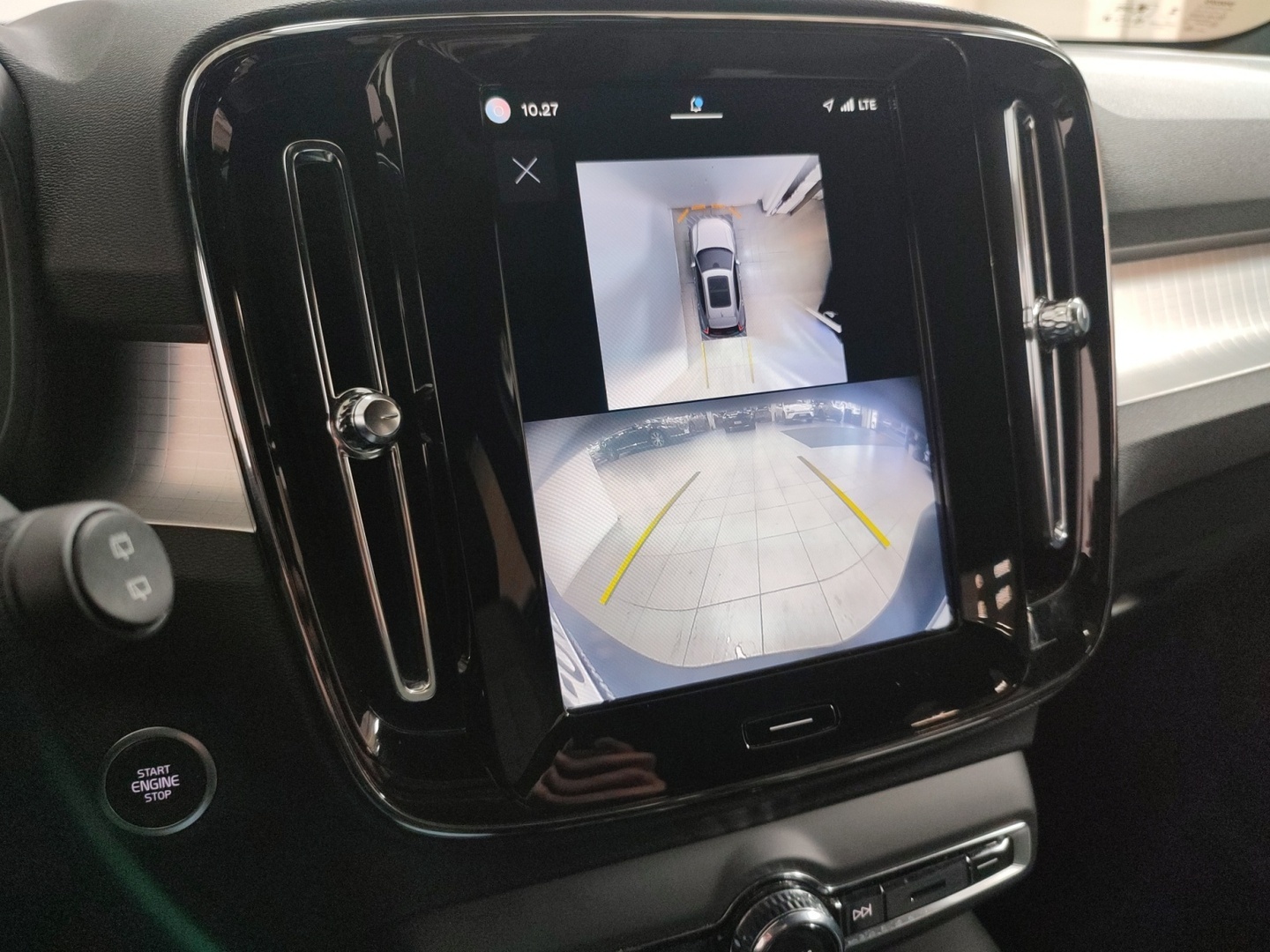 VOLVO XC40 2025