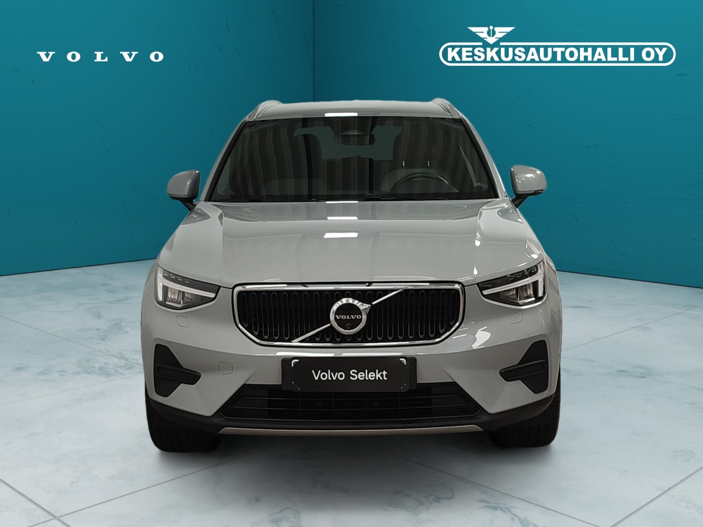 VOLVO XC40 2025