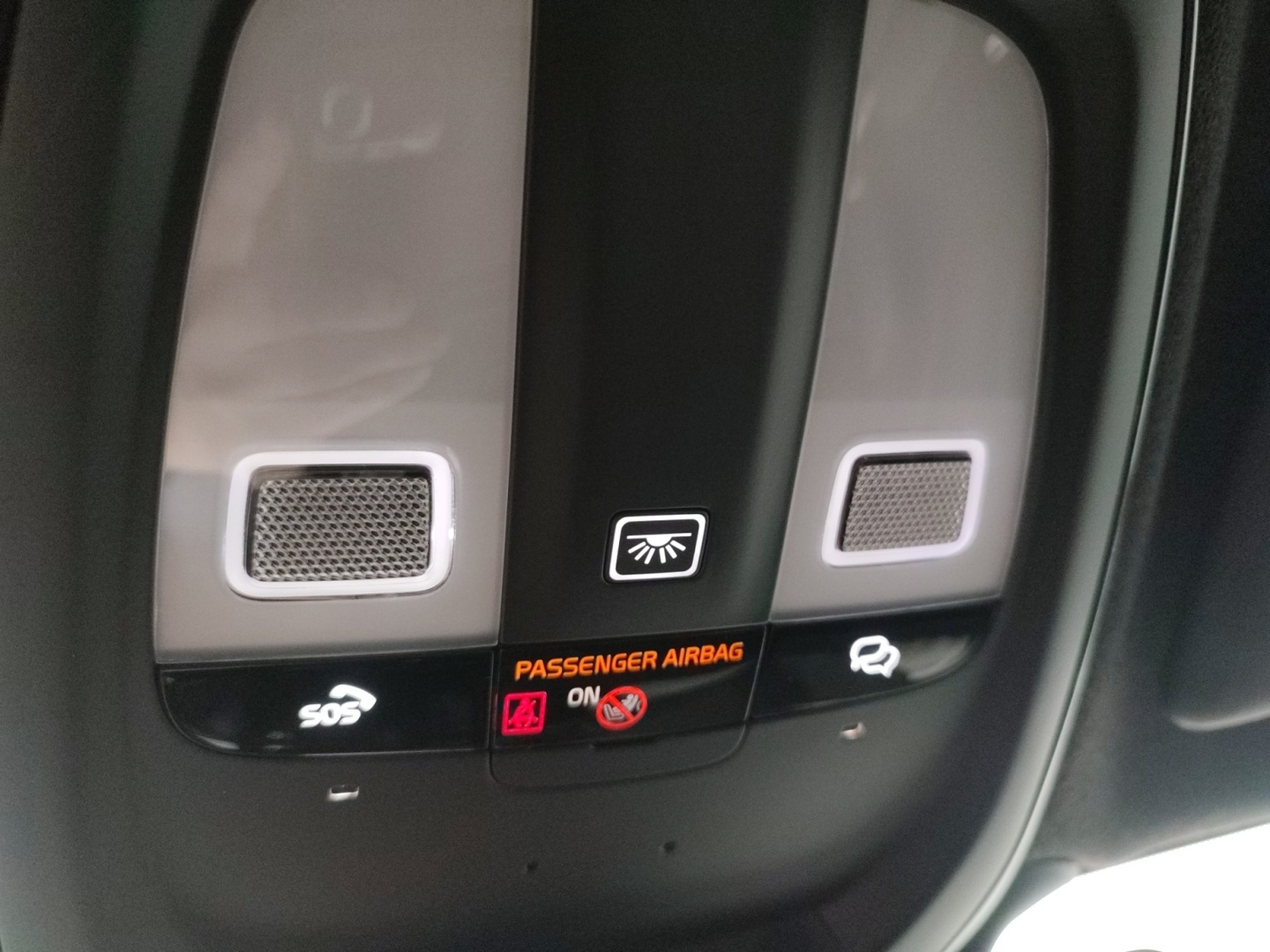 VOLVO XC40 2025