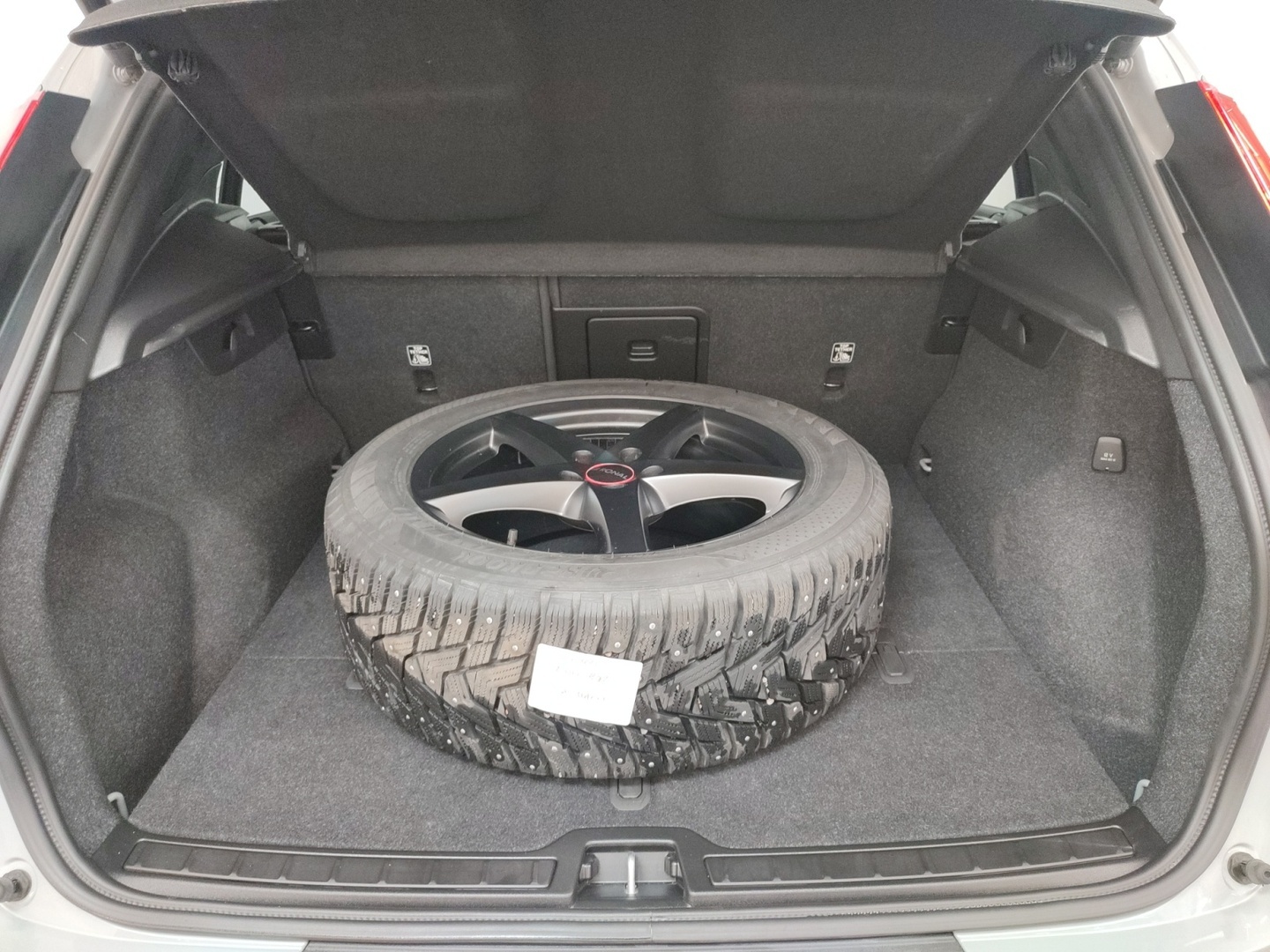 VOLVO XC40 2025