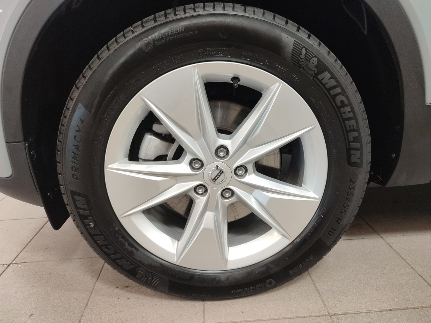 VOLVO XC40 2025