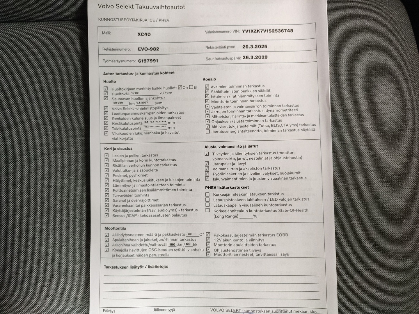 VOLVO XC40 2025