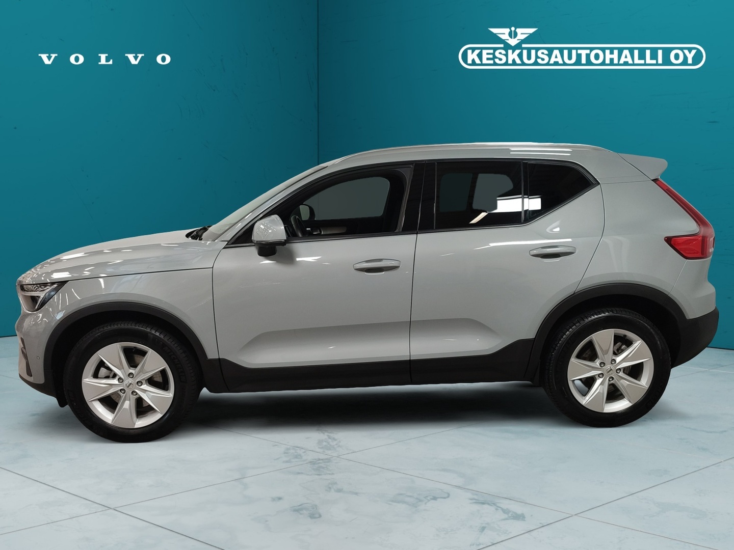 VOLVO XC40 2025