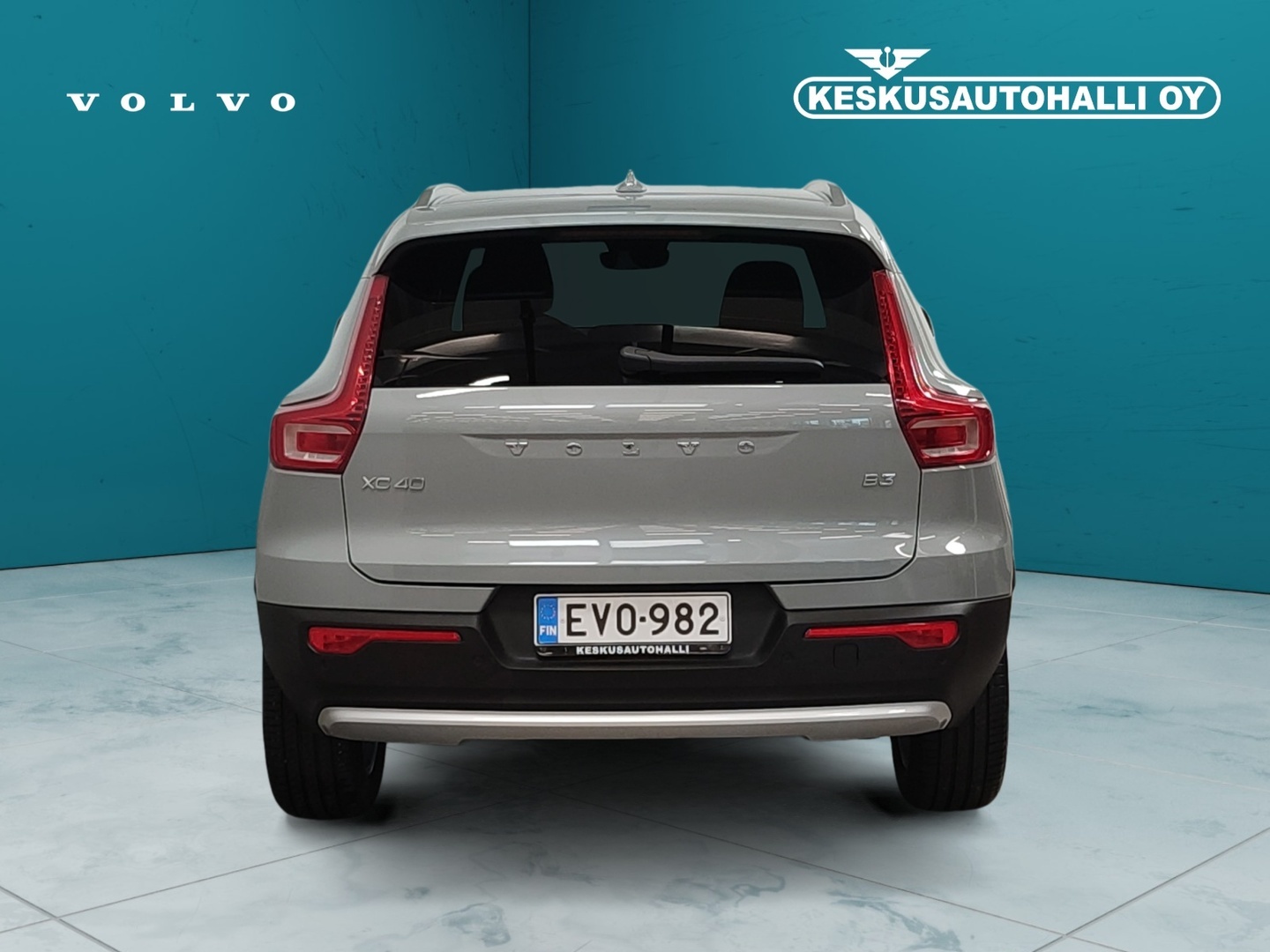 VOLVO XC40 2025