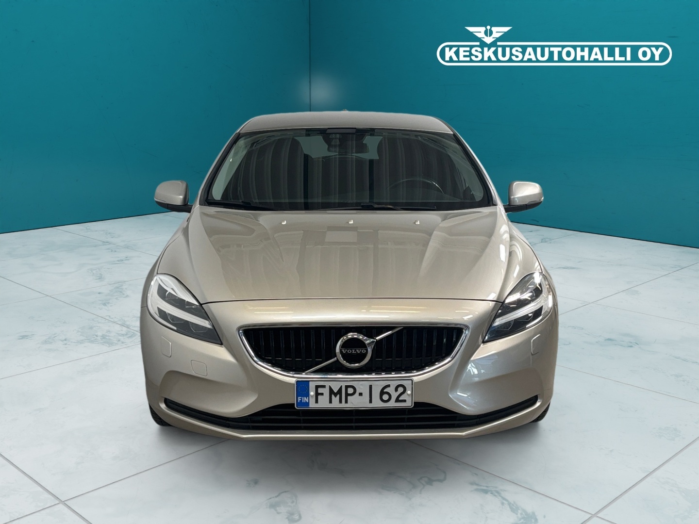 VOLVO V40 2018