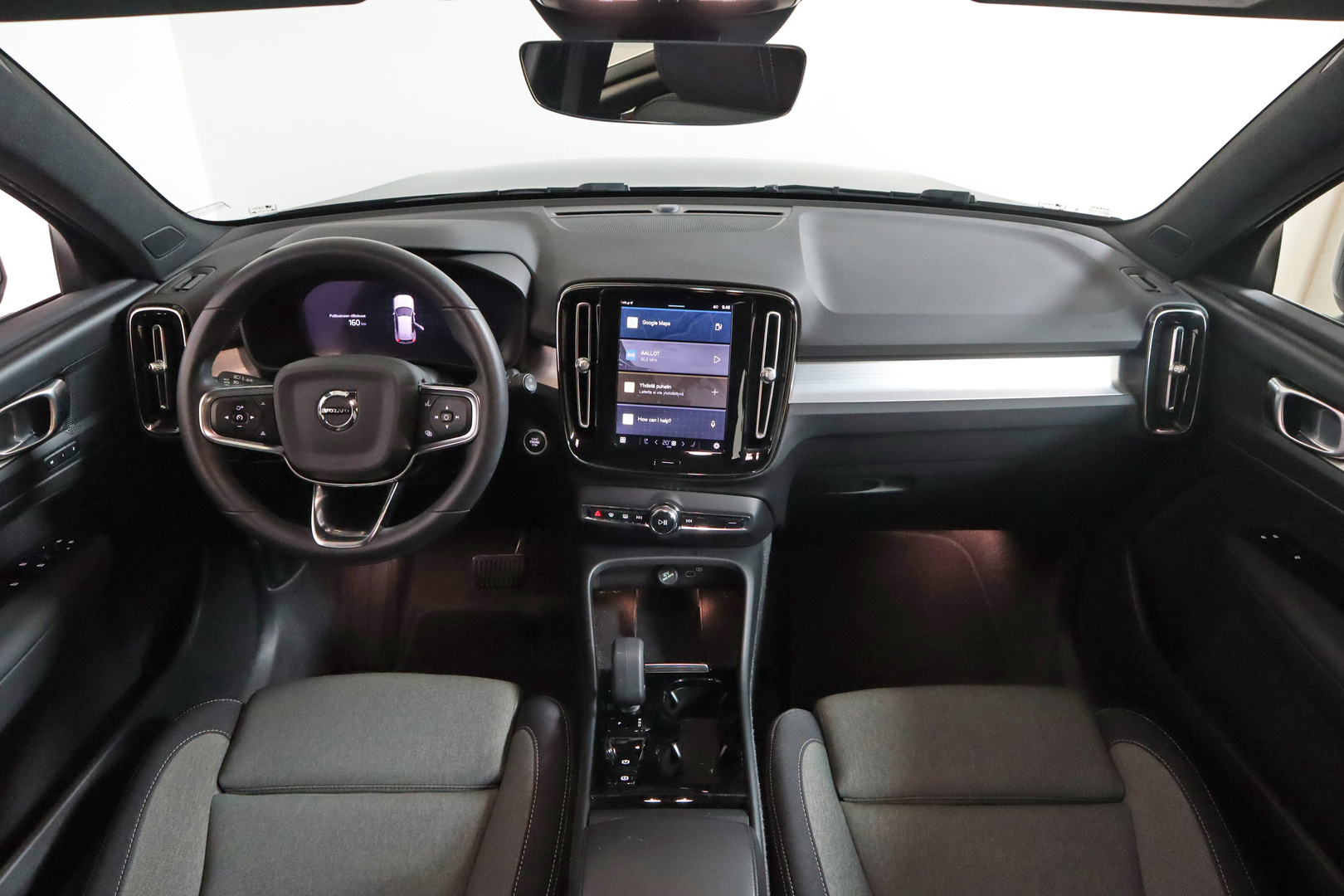 VOLVO XC40 2023