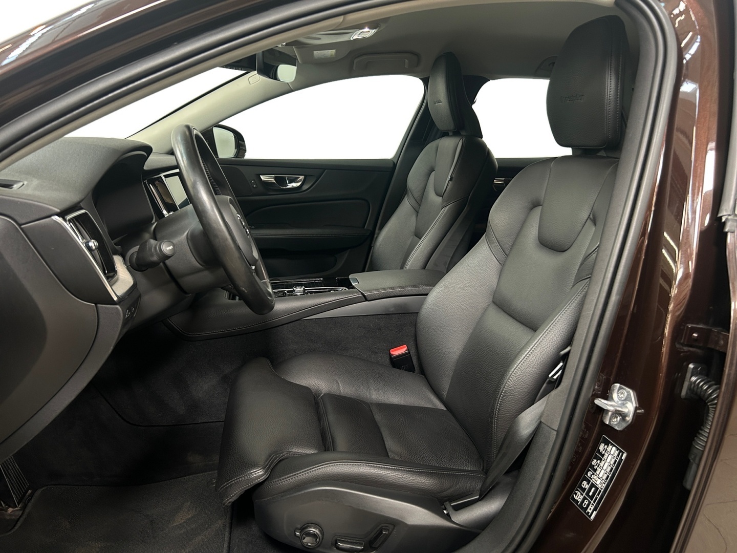 VOLVO V60 2020