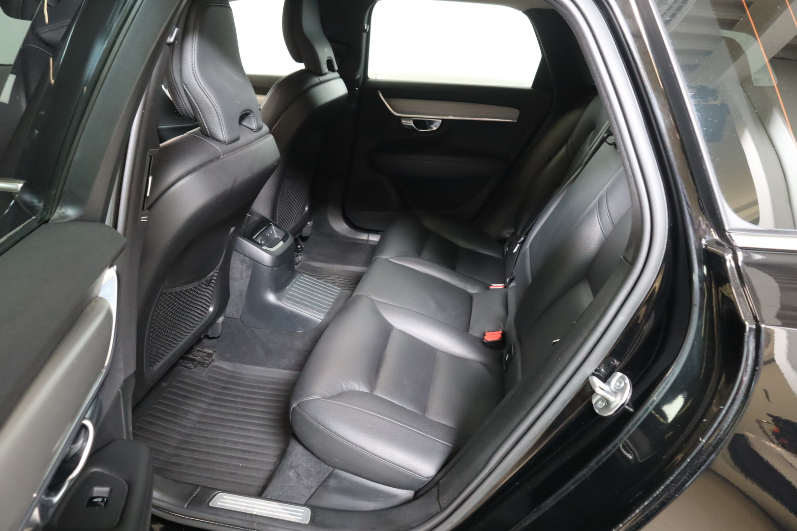 VOLVO V90 2023