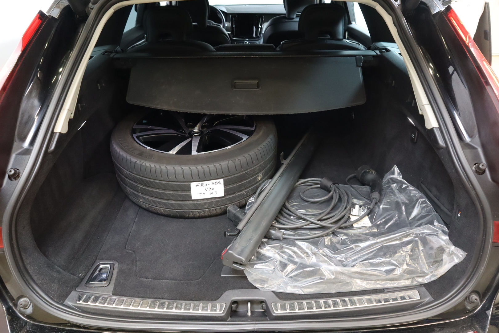 VOLVO V90 2023