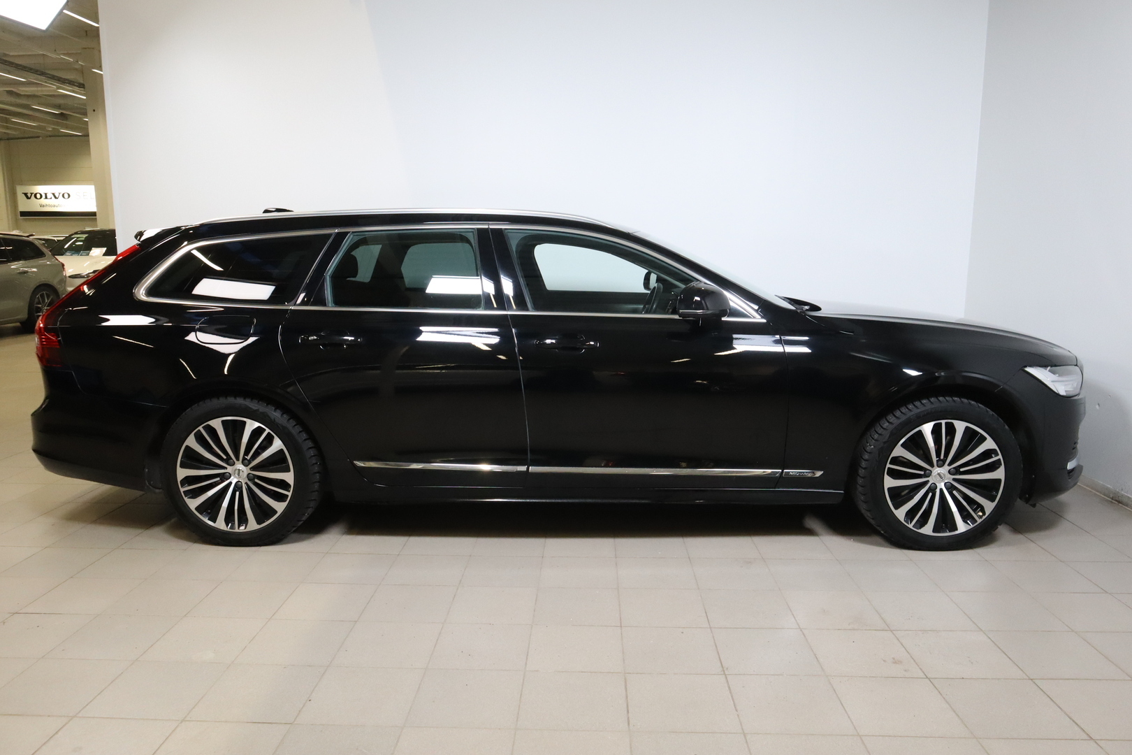 VOLVO V90 2023