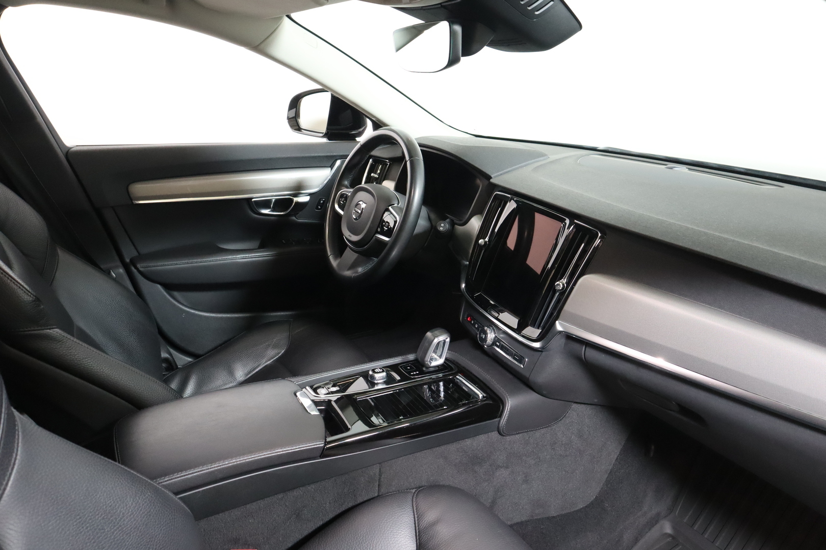 VOLVO V90 2023