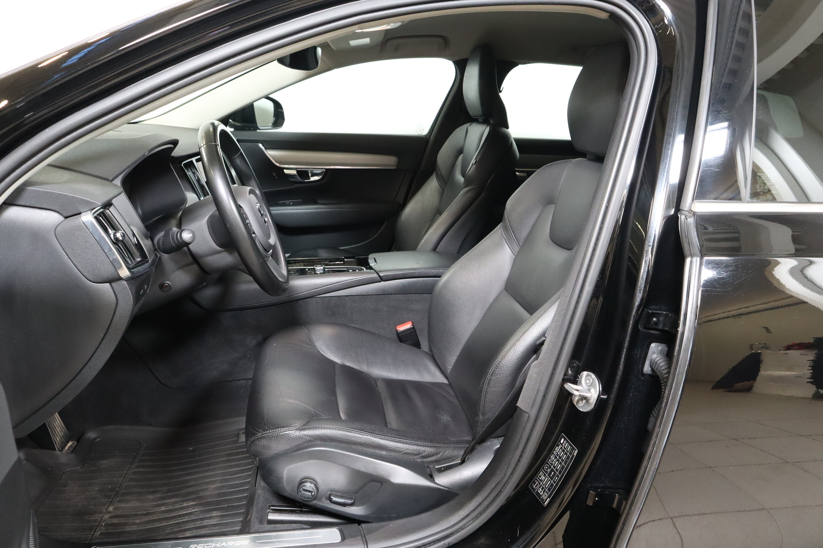 VOLVO V90 2023