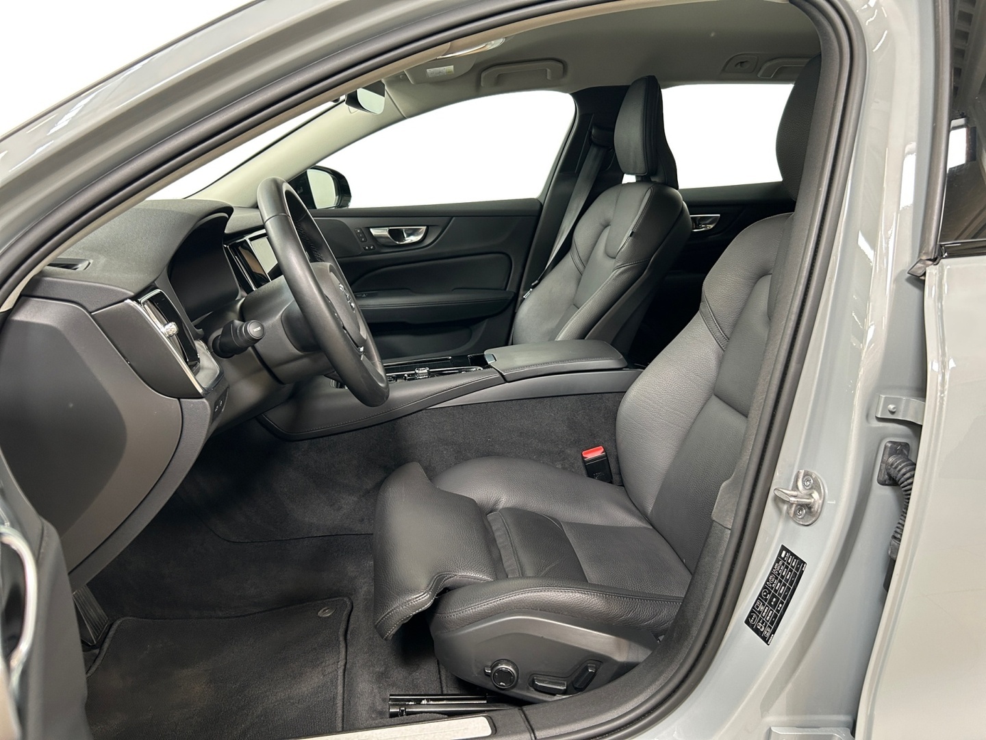 VOLVO V60 2024