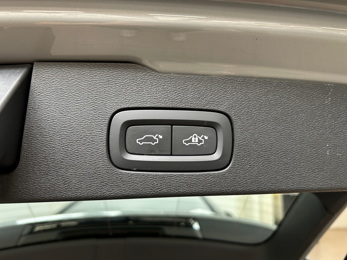 VOLVO V60 2024