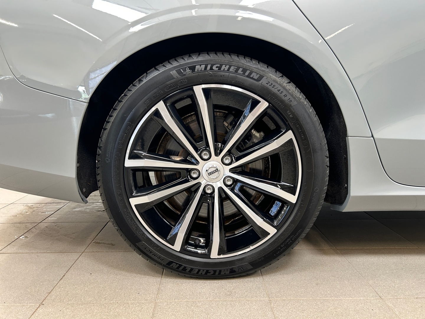 VOLVO V60 2024