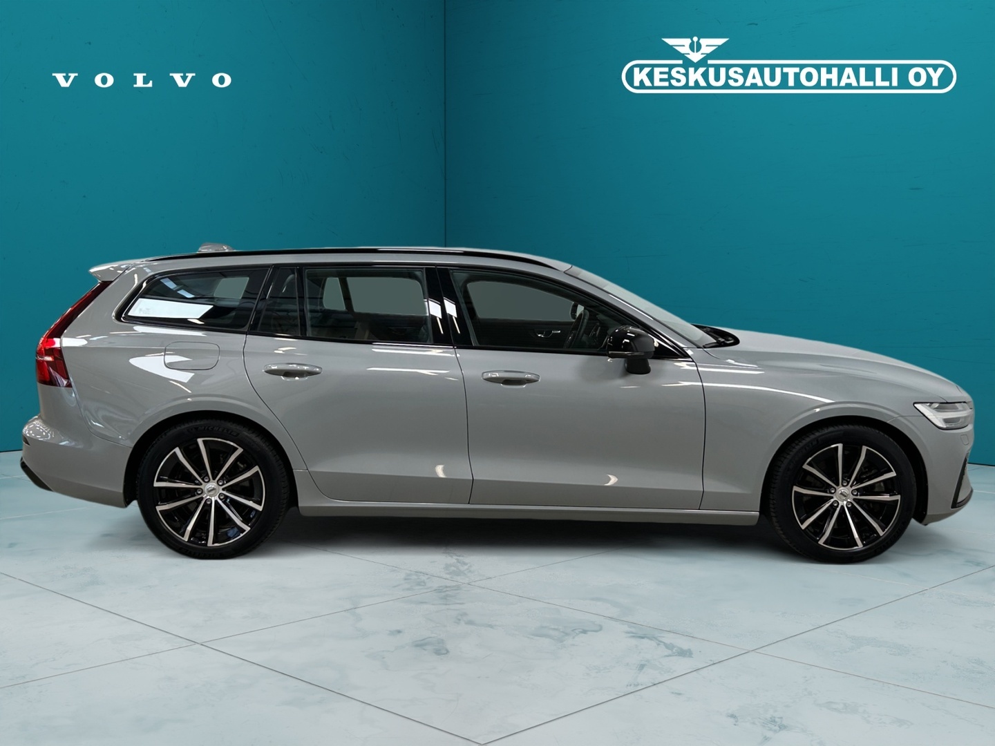 VOLVO V60 2024