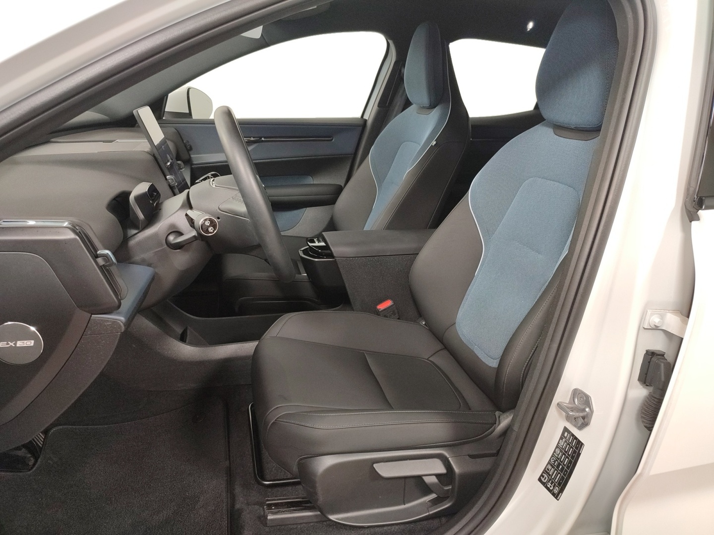 VOLVO EX30 2024