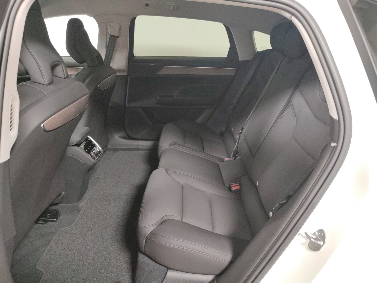 VOLVO ES90 2026