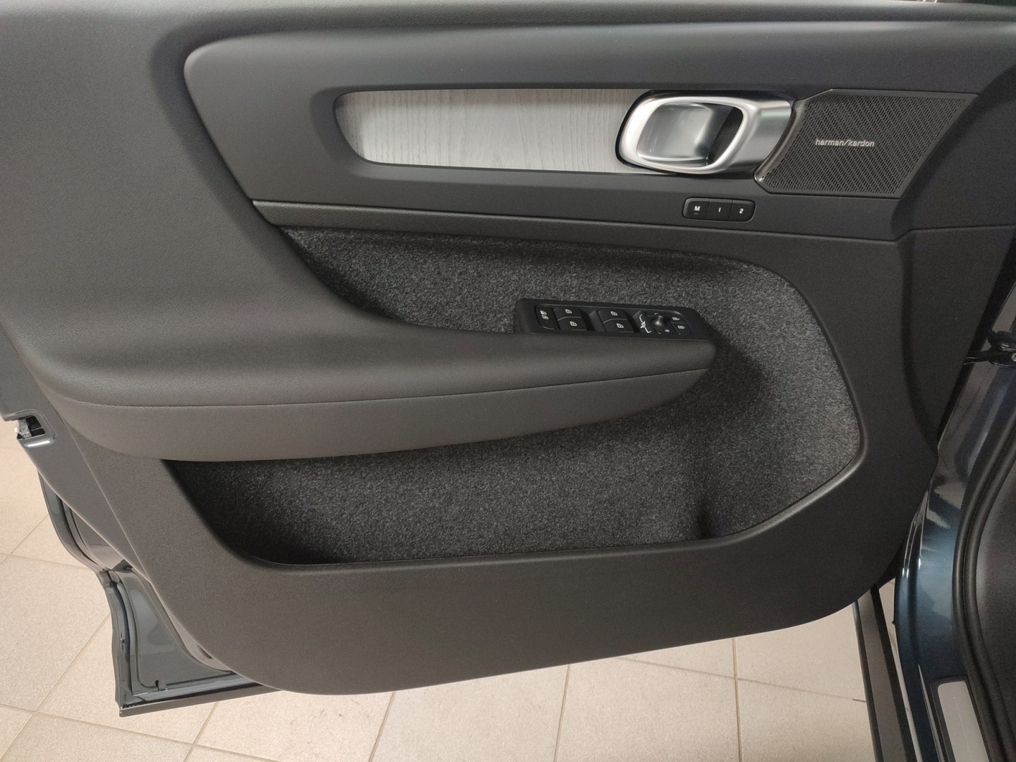 VOLVO EX40 2026