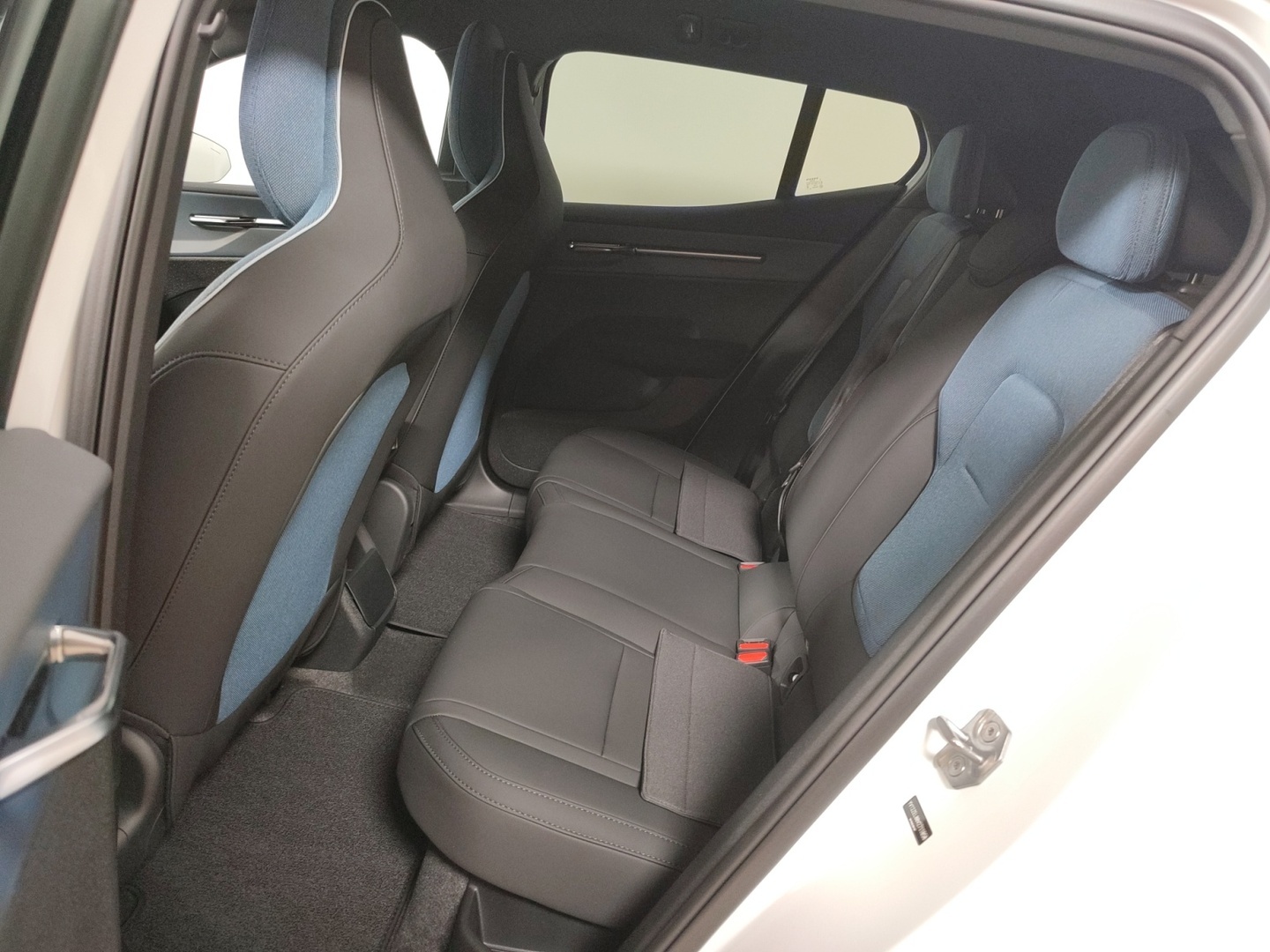VOLVO EX30 2027