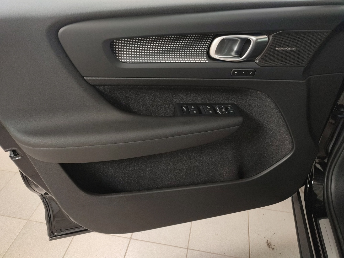VOLVO EX40 2027