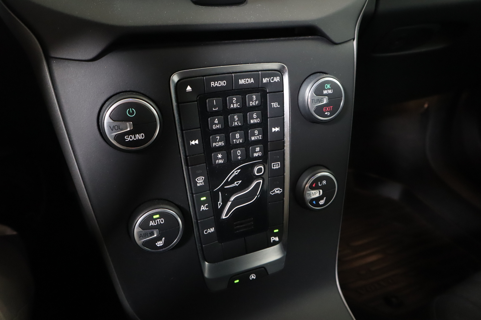 VOLVO V40 CROSS COUNTRY 2013