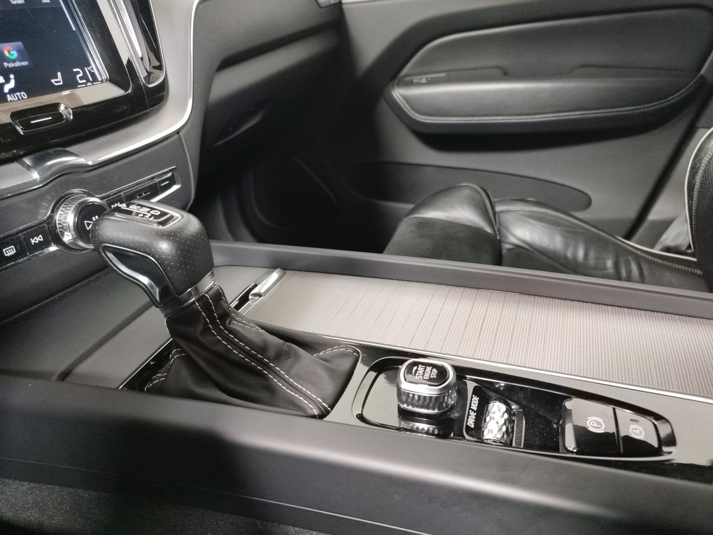VOLVO XC60 2018