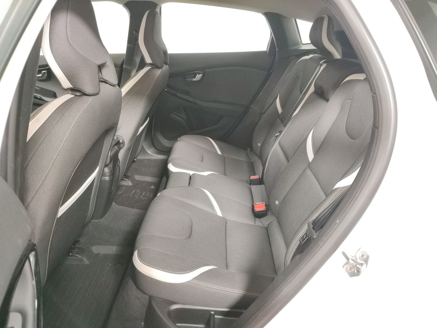 VOLVO V40 2019