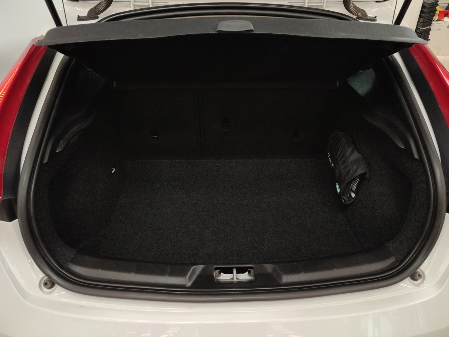VOLVO V40 2019