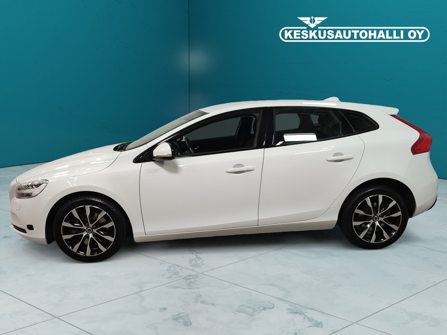 VOLVO V40 2019