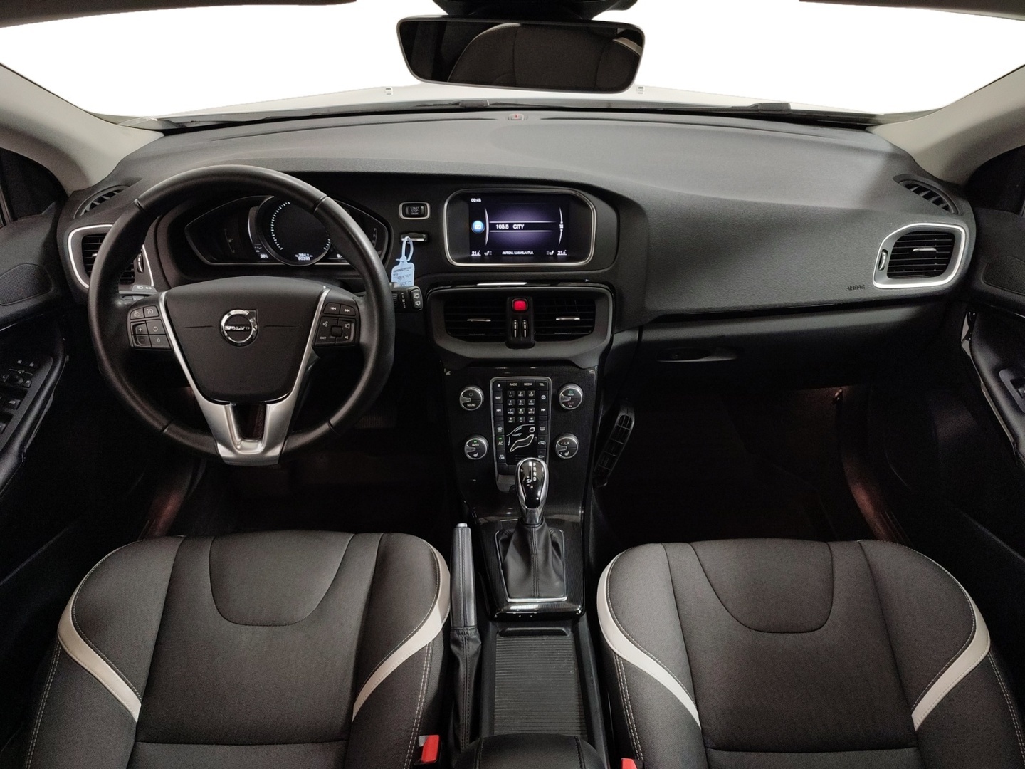 VOLVO V40 2019