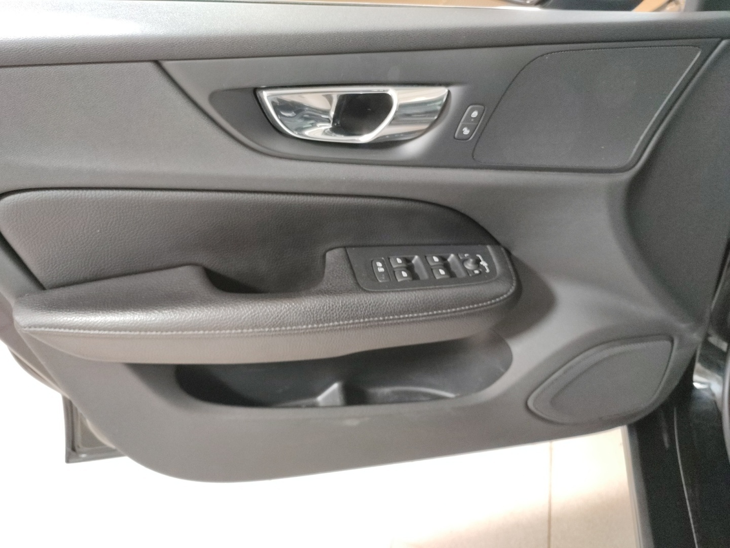 VOLVO V60 2020