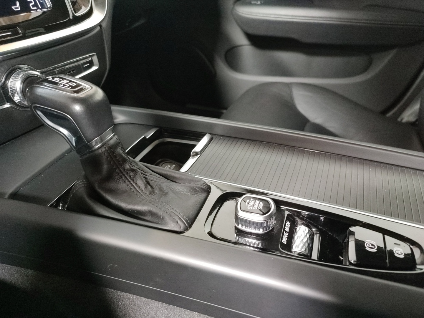 VOLVO V60 2020