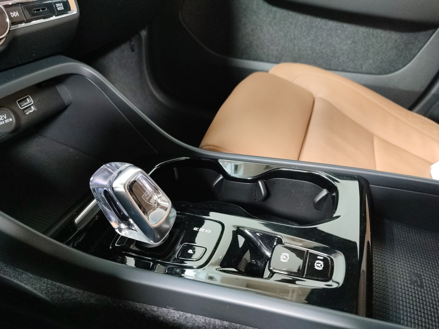 VOLVO XC40 2022