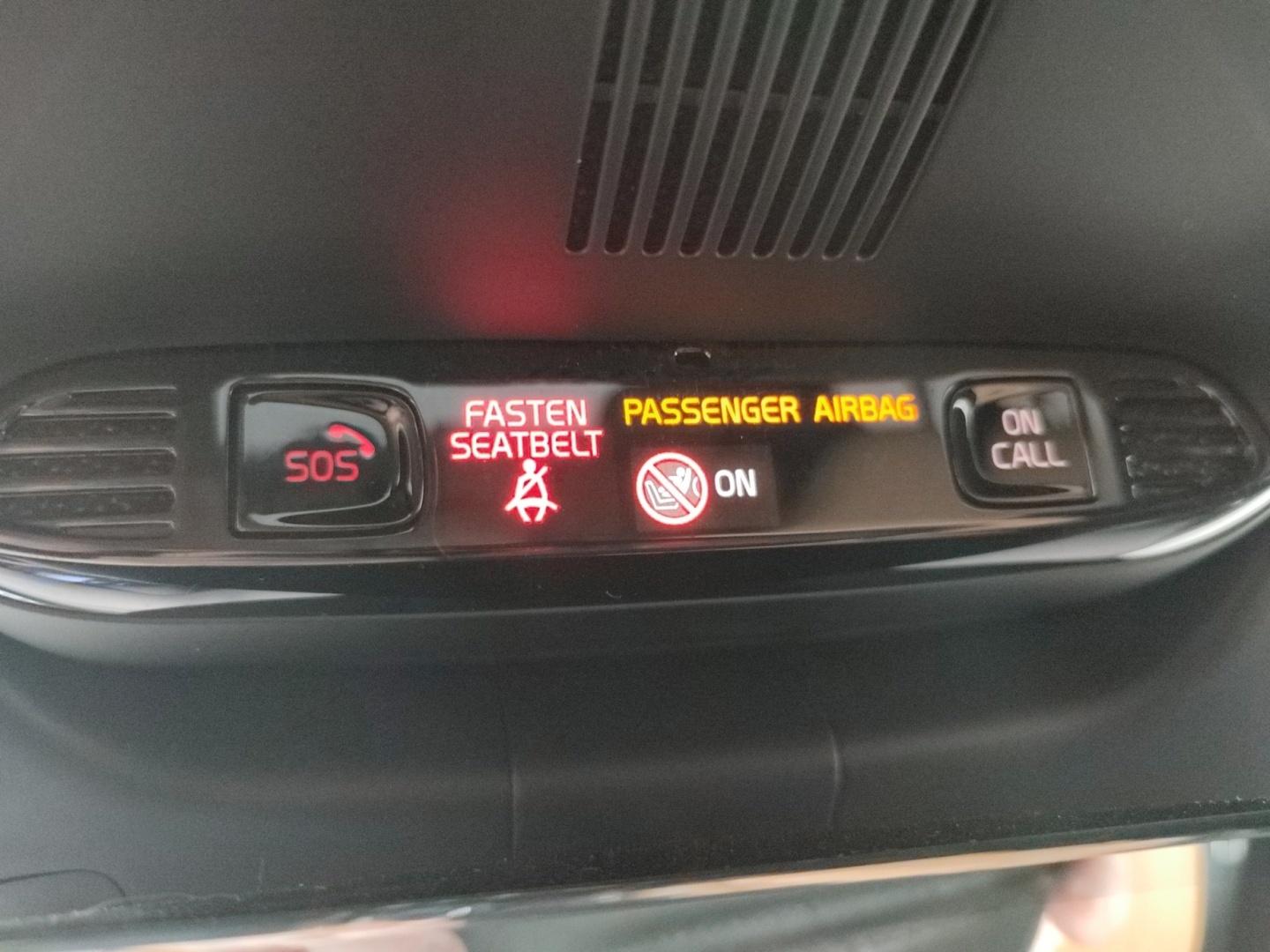 VOLVO XC40 2022