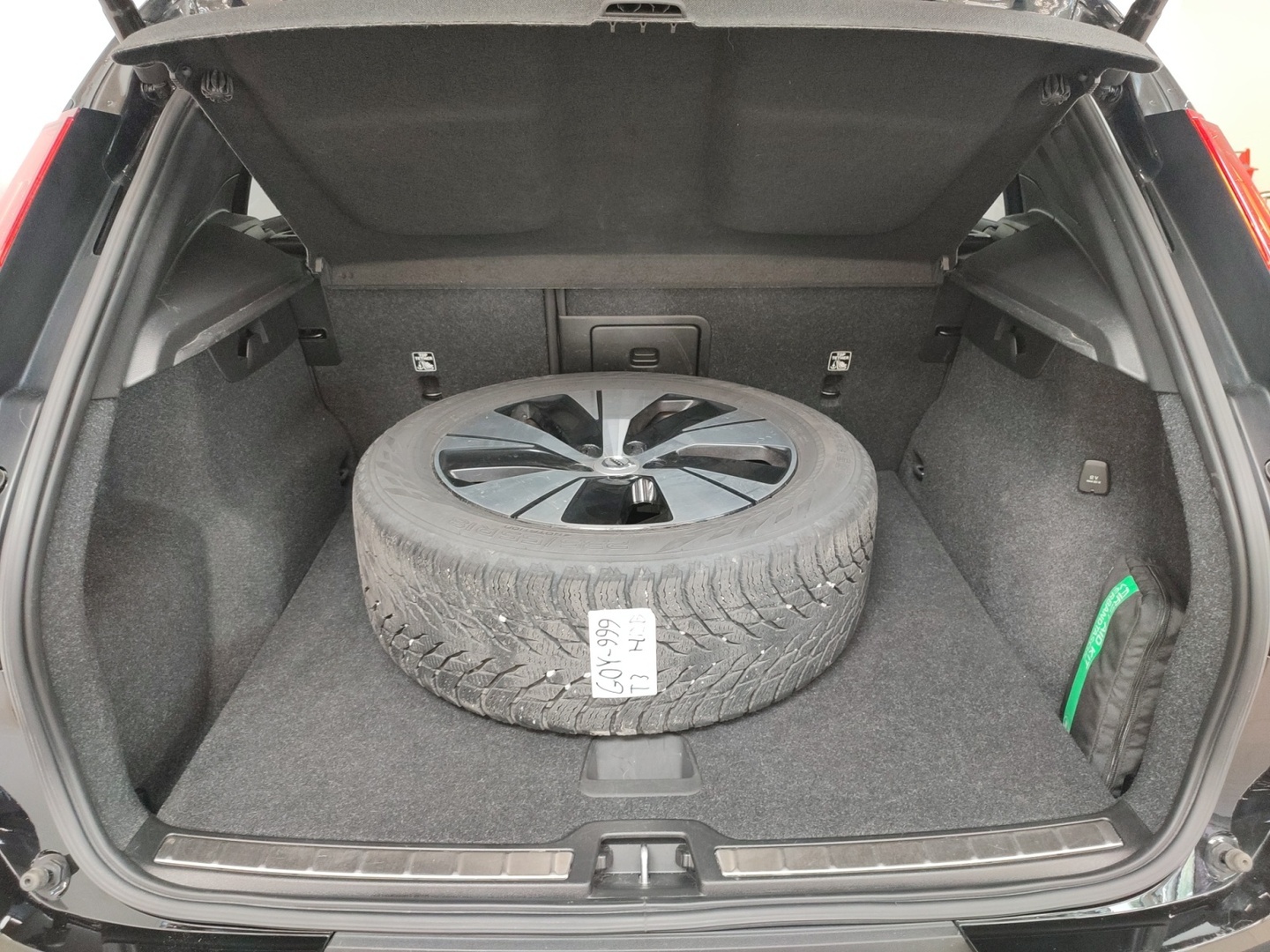 VOLVO XC40 2022