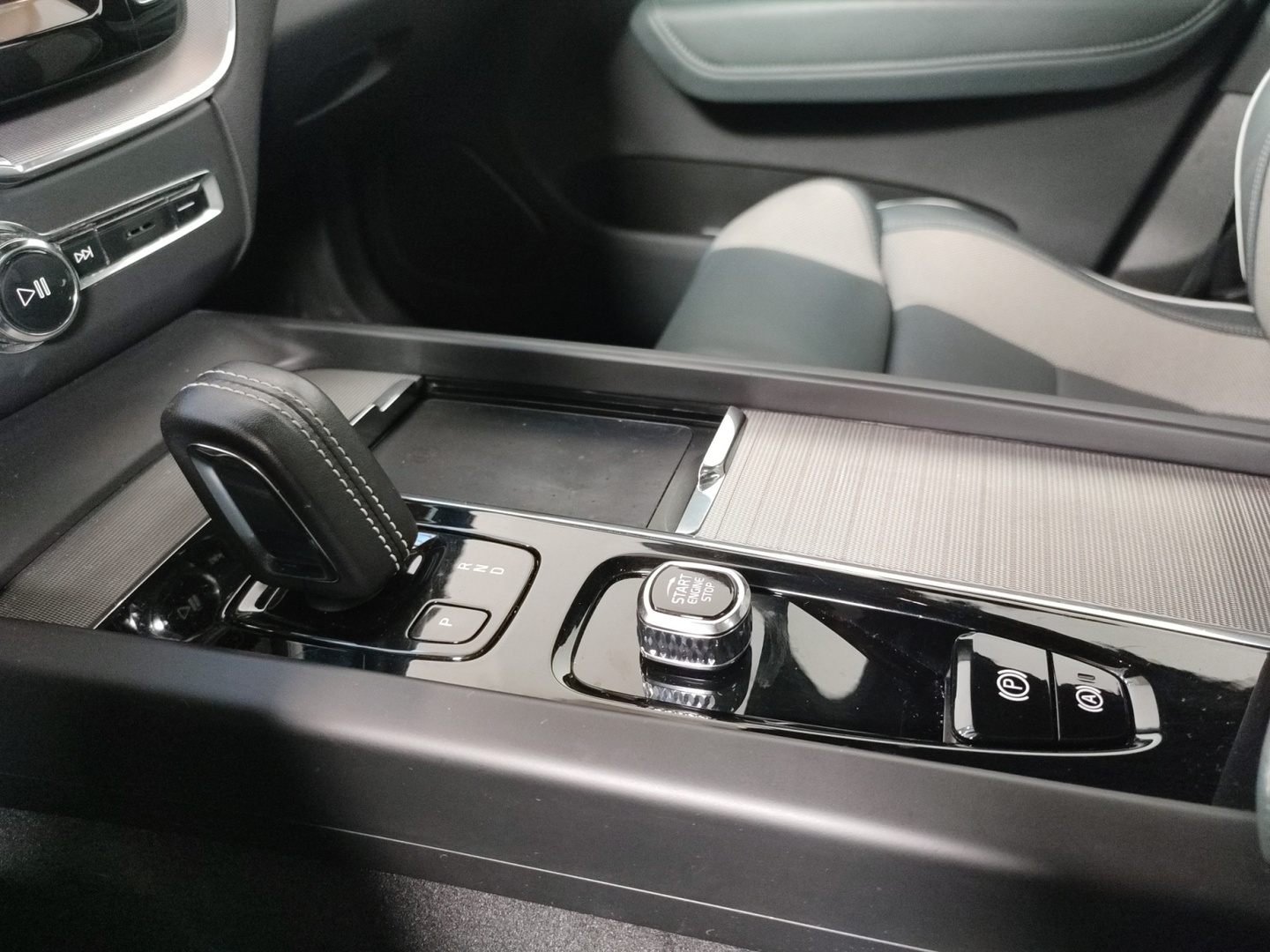 VOLVO XC60 2022