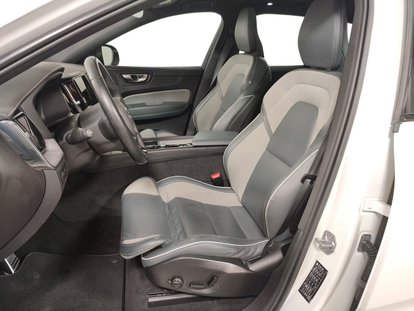VOLVO XC60 2022