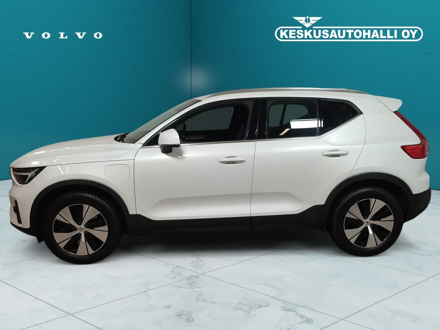 VOLVO XC40 2023