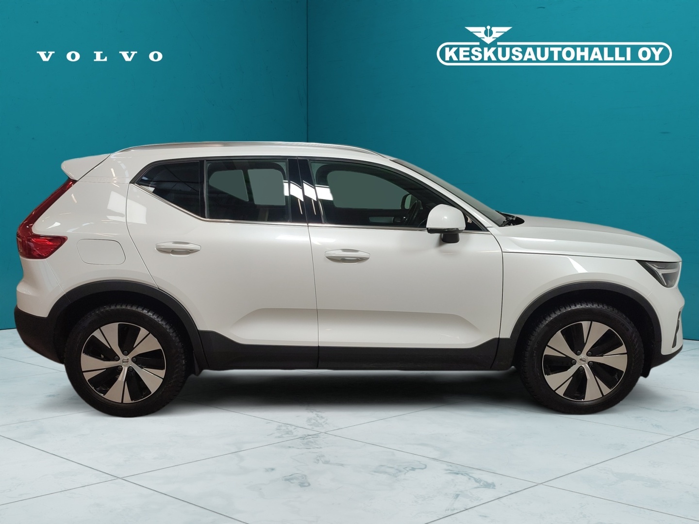 VOLVO XC40 2023
