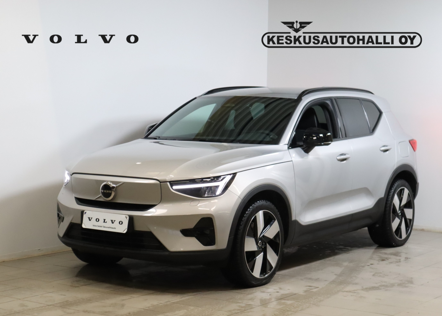 VOLVO XC40 2023