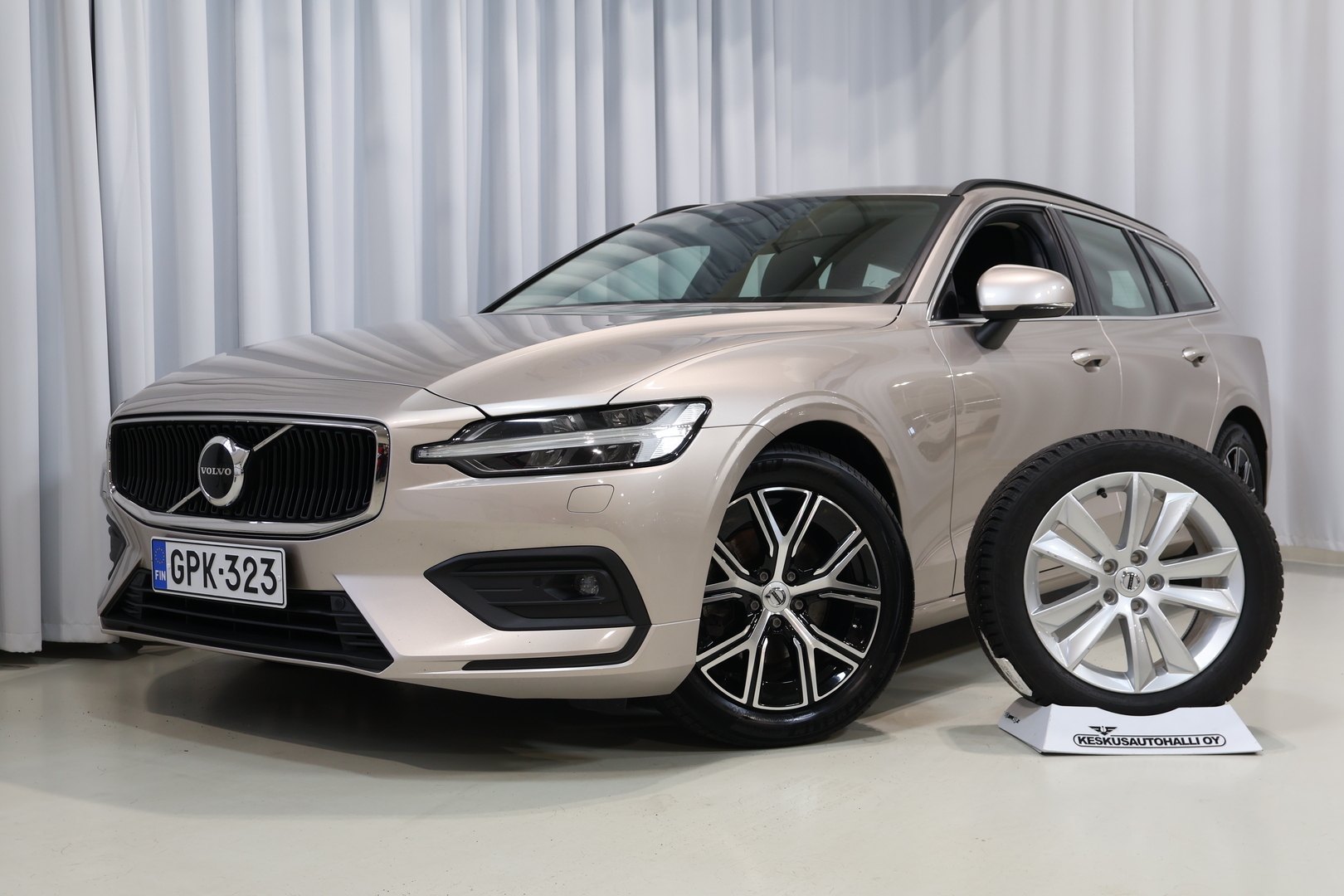 VOLVO V60 2023